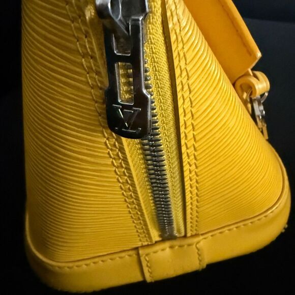 Used excellent condition Louis Vuitton Epi Alma BB with strap - Picture 8 of 16